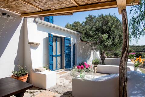 Charming traditional Villa seaside (IUN S2630)