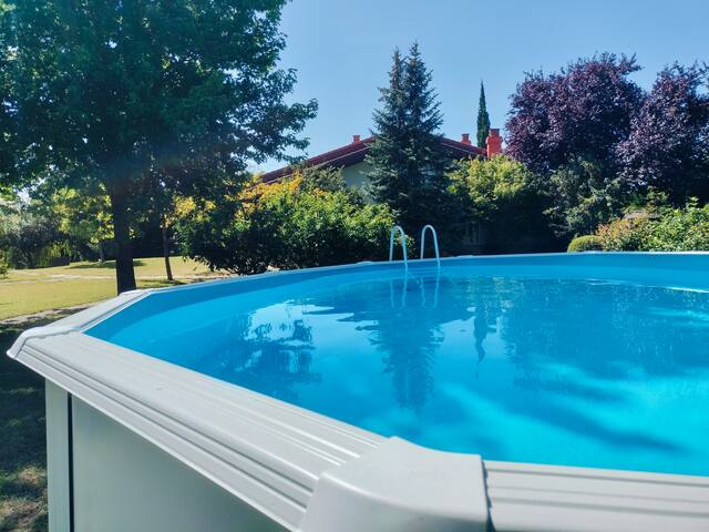 Casa rural con amplio jardín y piscina gallery image 5