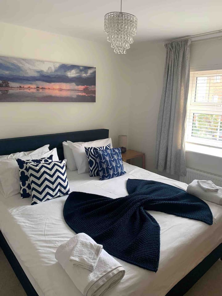 Dormitorio principal, cama súper king, armario empotrado y baño privado
