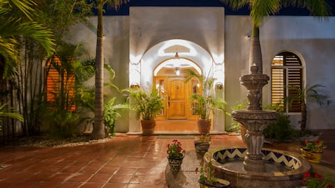 Spectacular oceanfront house, views and sunsets