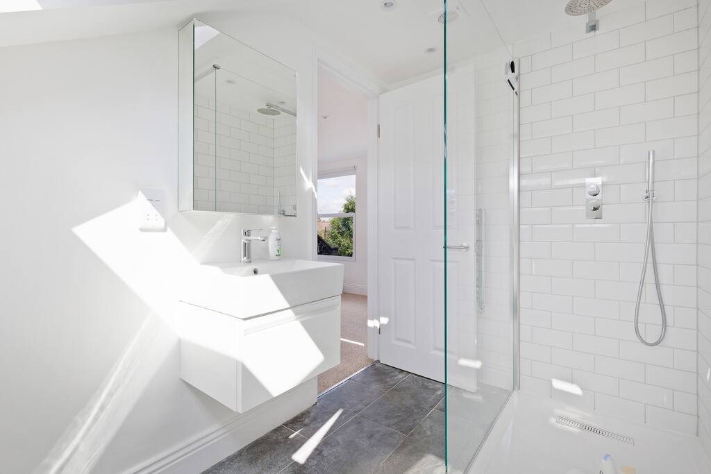 En-suite shower room!