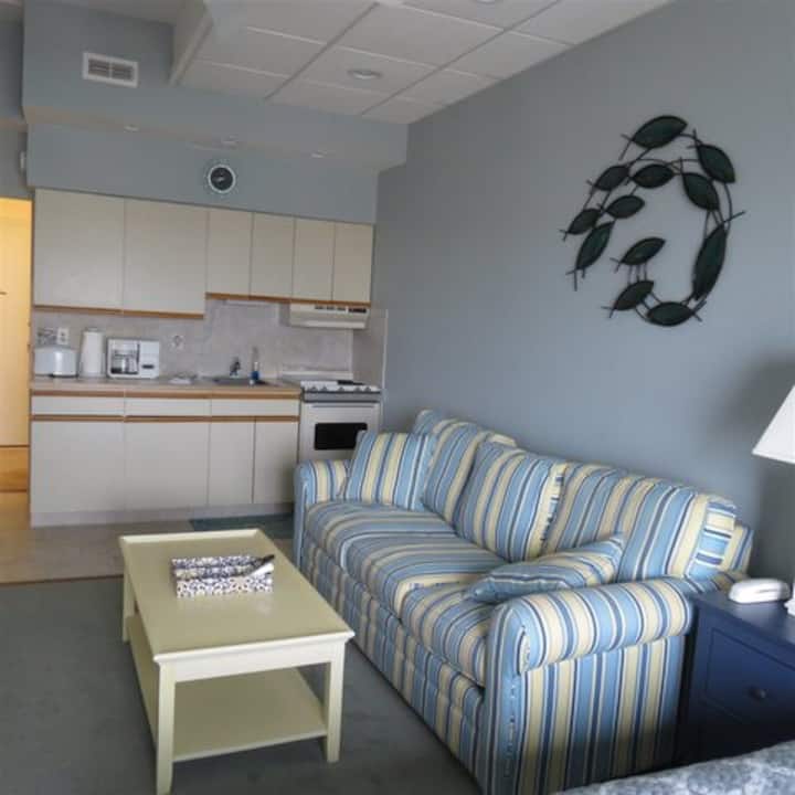 N Wildwood Ocean View Condo With A Pool - North Wildwood, NJ