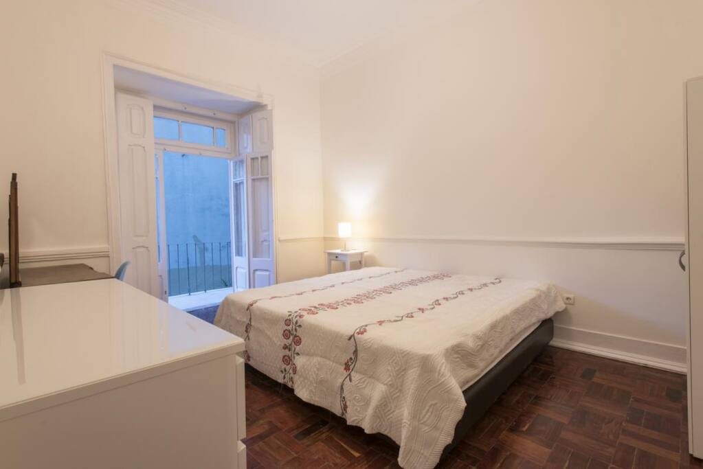 Room, view 3 (kingsize bed option)
