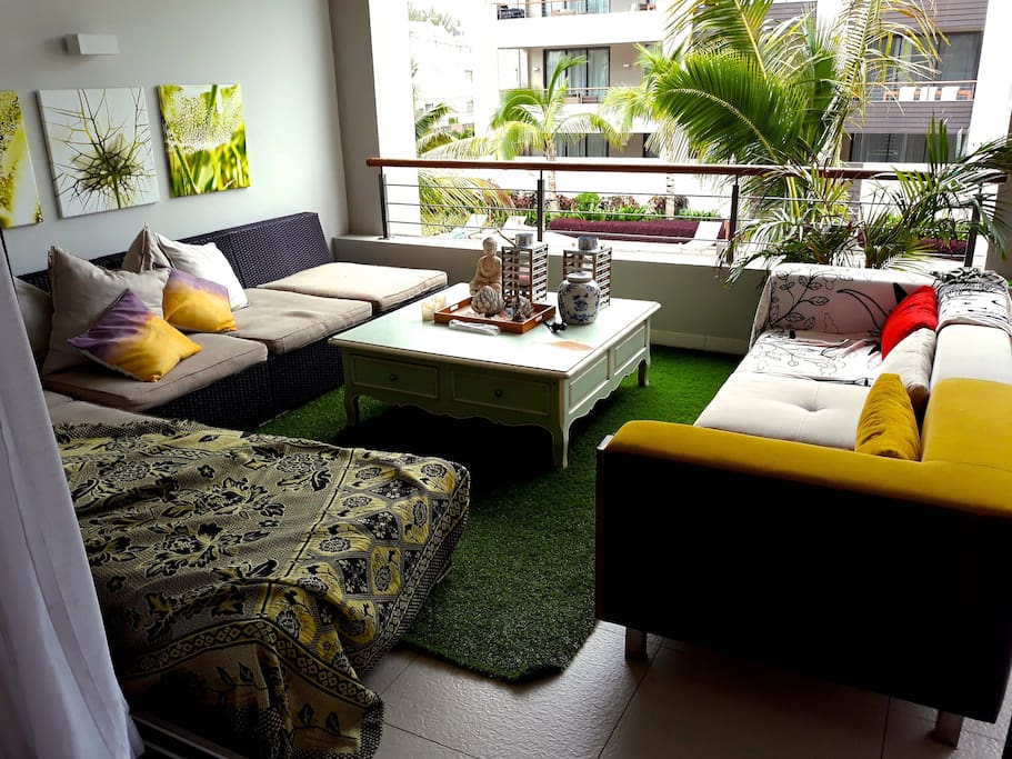 50+ m2 patio with huge Mauritian style lounge area under fans