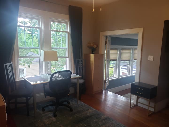 Edgewood's Most Charming Apartment - Cranston, RI