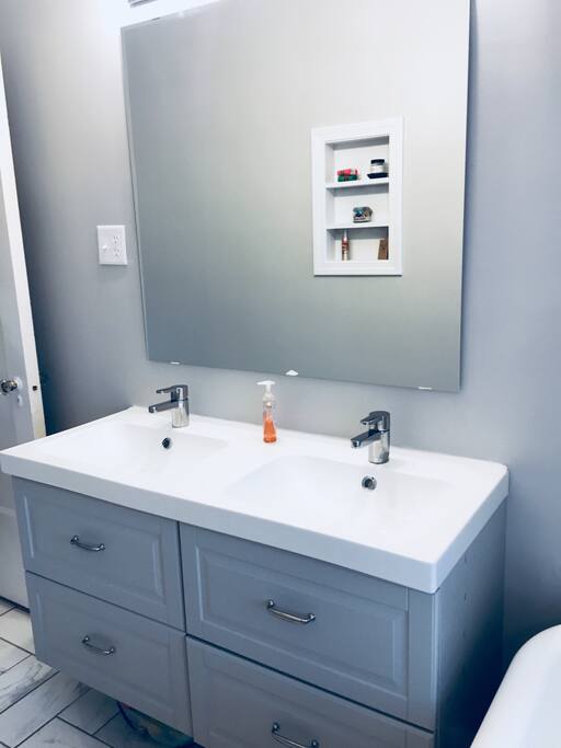 Newly renovated main bath!