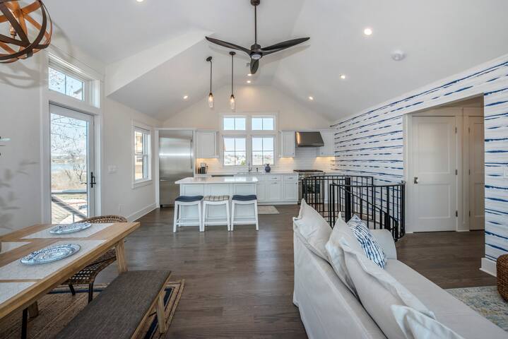 Absolutely stunning! New water front house gallery image 4