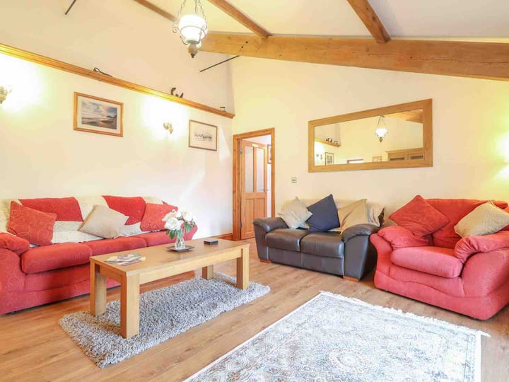 New - Spacious Barn Conversion Close To Beach - Aberporth