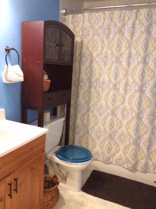 Guest Shared Bathroom