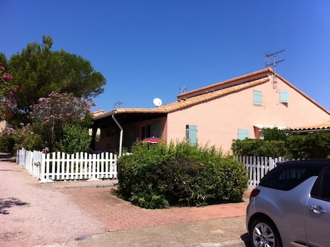 Annonce Airbnb populaire: House 35 m² St Pierre la Mer by the sea à Fleury