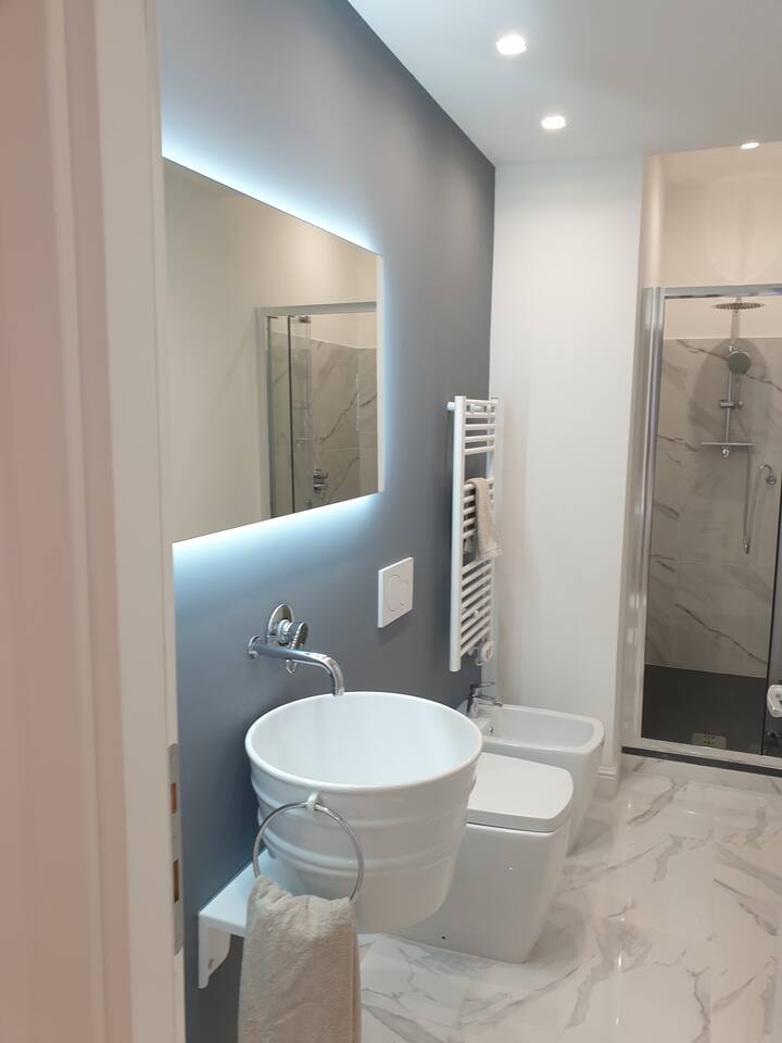 单人卧室卫生间