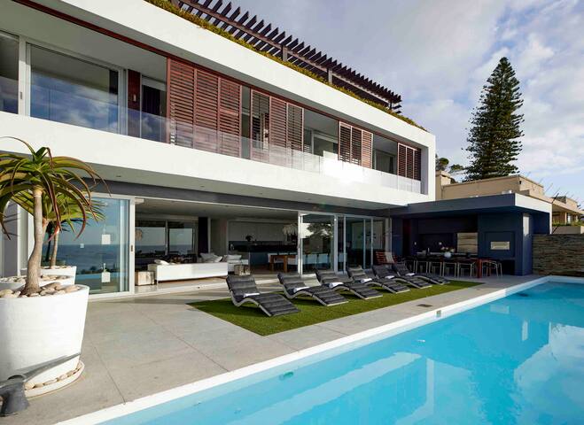 22 Geneva Camps Bay -solar back up system- OWNER gallery image 4