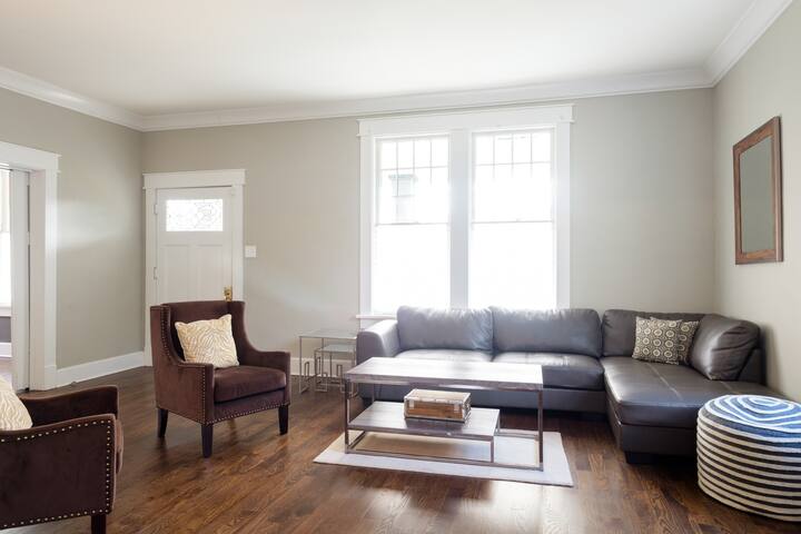 12 South Perfect for Big Groups Downtown Broadway gallery image 3