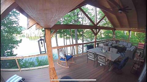 Grandma Chic - 5bd / Loft 85 ft Lakefront Views