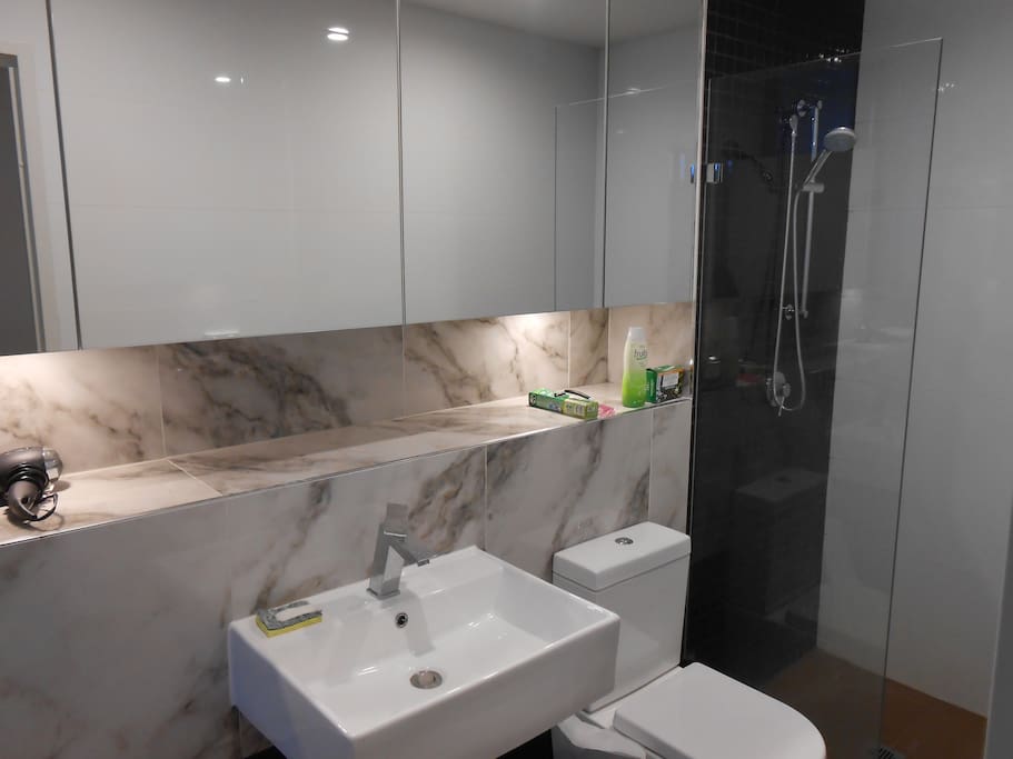 Ensuite (only serves this room)