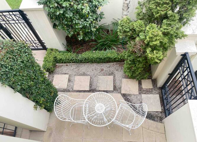 Art Deco in Toorak@150 Meters to Toorak Village gallery image 5