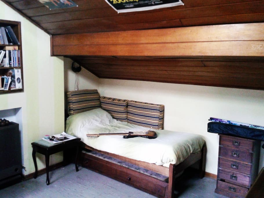 Single bed plus an additional one below.