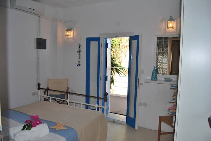 Dormitorio 2 con acceso al balcón.