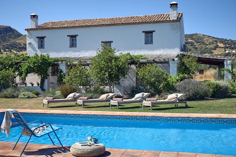 20% off Jan-Feb winter sun luxury villa 5km Ronda