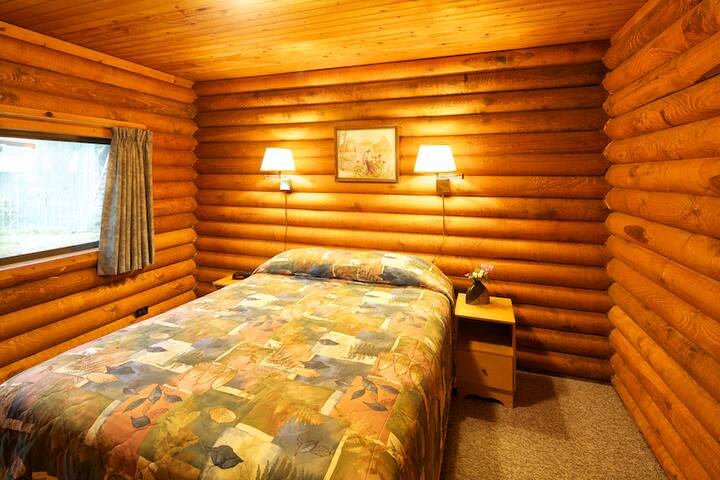 Cusheon Lake Resort 1 Bedroom Log Cabins Cabins For Rent In Salt