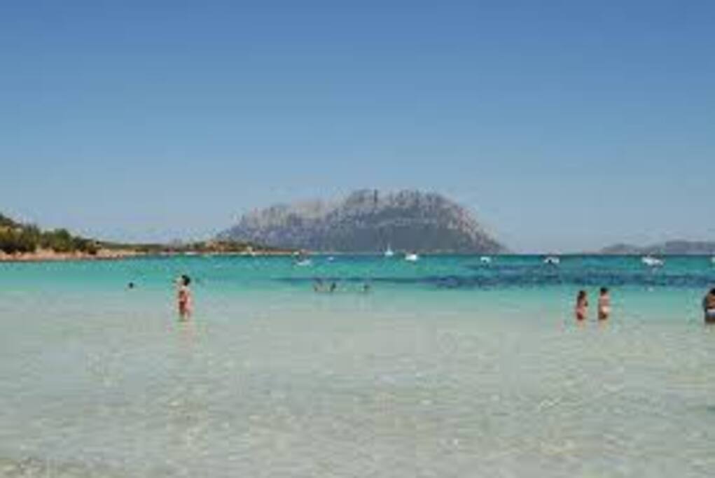 LA SPLENDIDA SPIAGGIA DI PORTO ISTANA