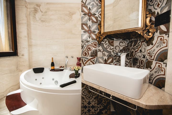 St. Peter Heart with jacuzzi luxury apartment