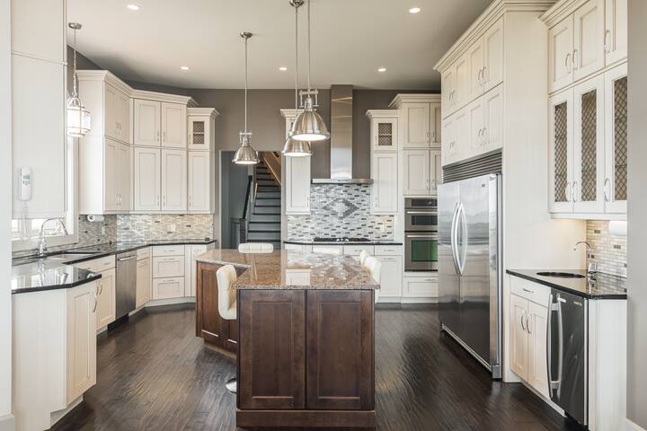 Stunning Private Oceanfront resort! gallery image 5