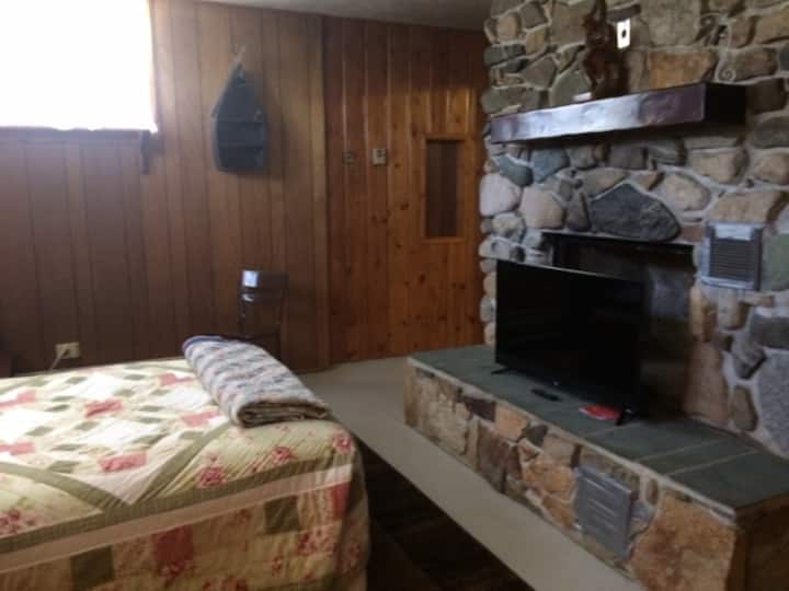 TV soba s bračnim krevetom