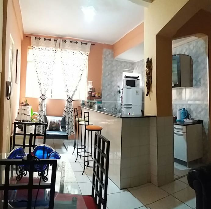 Sala e cozinha.