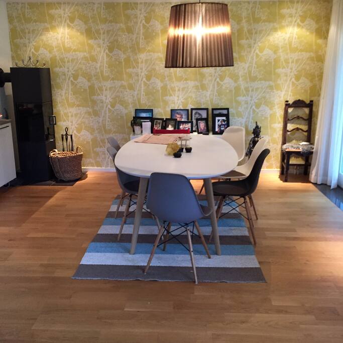 Härlig matplats med öppen spis