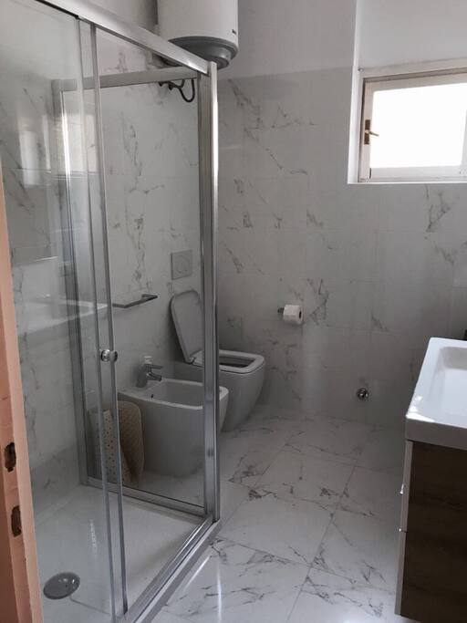 Bagno maxi doccia, Bathroom