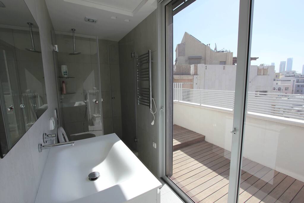 Sweet bathroom suite