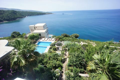 Successful Airbnb property: Sea beach&pool 3 rooms apartment in Pečurice