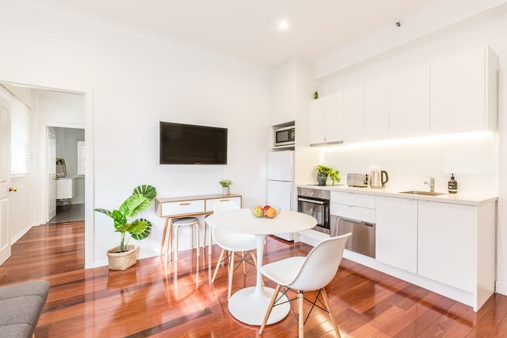 Central location a Vibrant Area, Walk to CBD