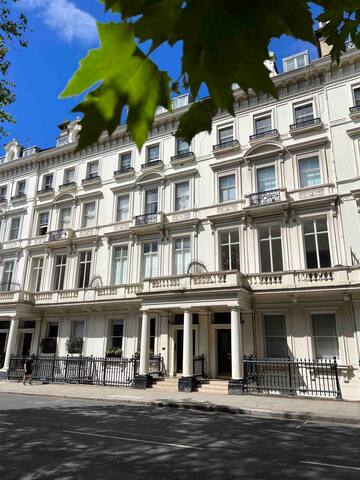 Luxurious Apartment by Hyde Park in Kensington gallery image 2