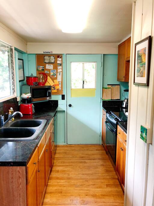 Full kitchen