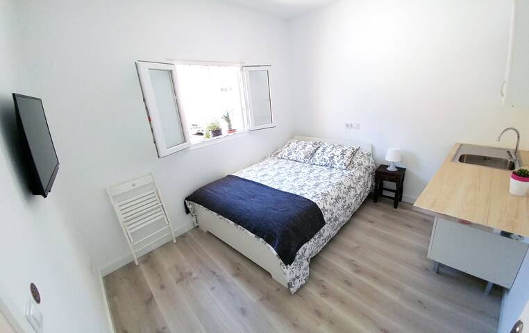 Room + private bathroom