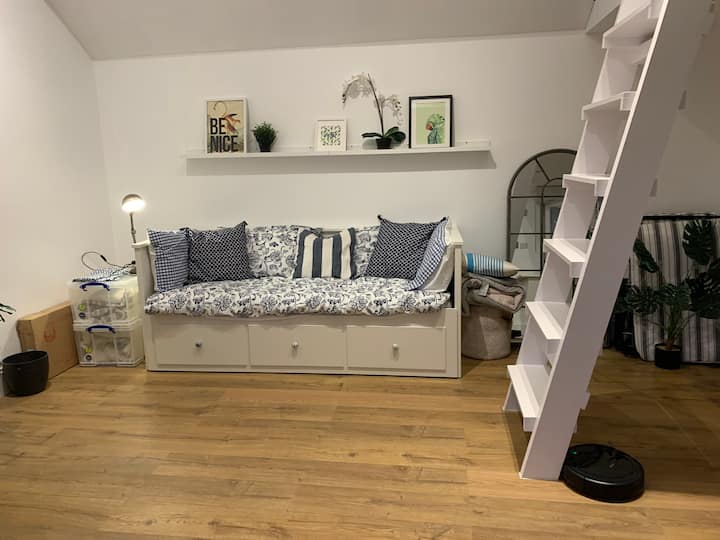 Scandi Style Cabin In Large Garden Beautiful Views - Godalming