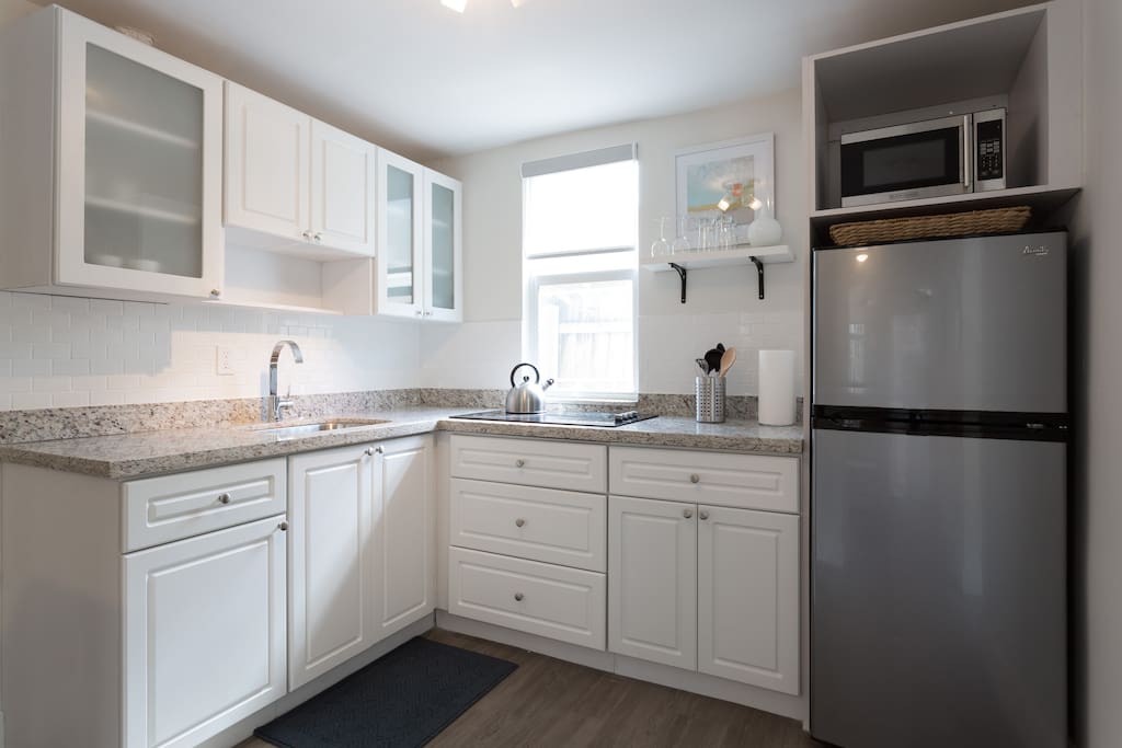 New Granite kitchen with 4 burner cook top stove (No oven)