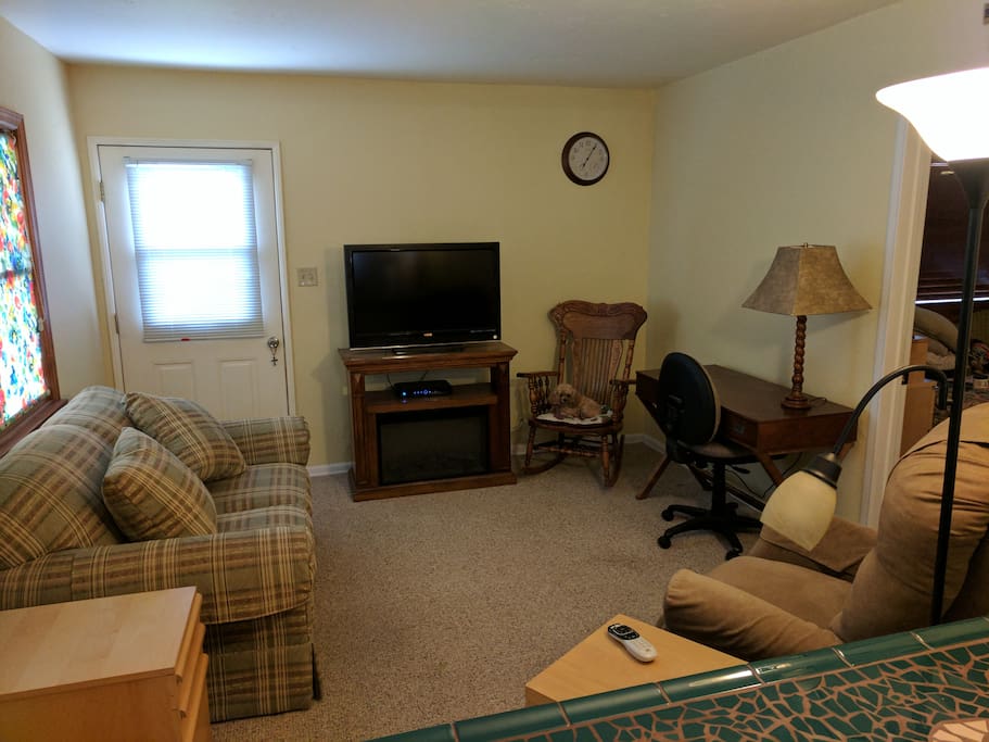 The living room includes a flat screen TV with DirecTV.