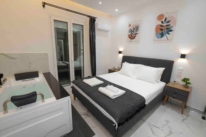 Plaka 3 bd jacuzzi mansion gallery image 3