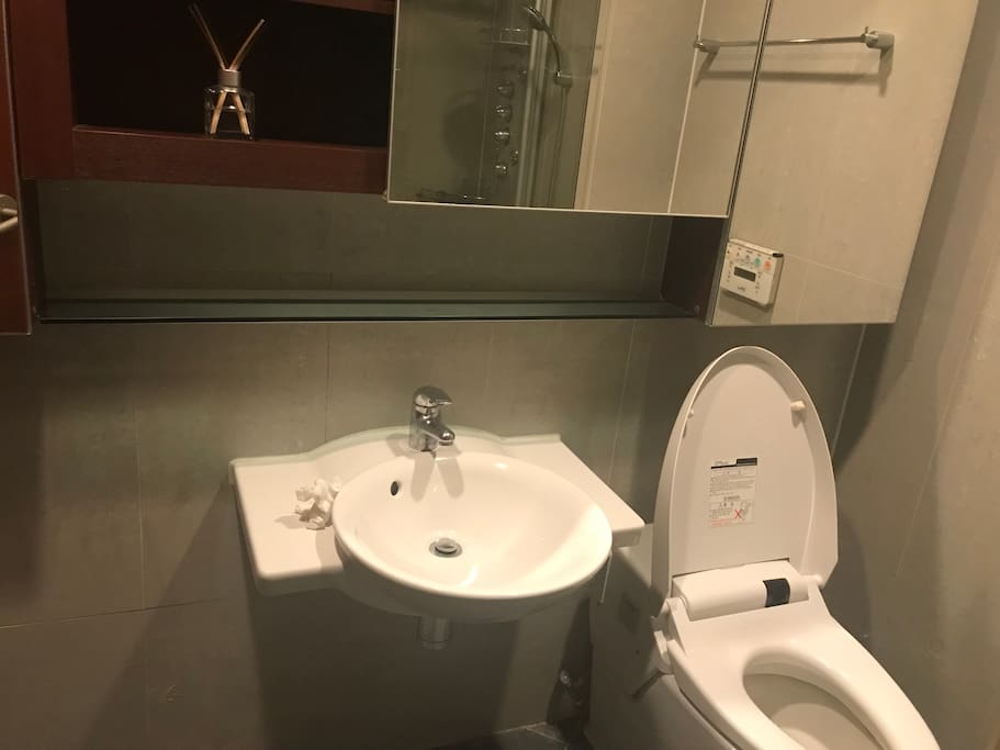 Bathroom(exclusive for guests)