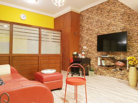 Luxurious Condo 2min Metro 10min Beach w Pool Gym