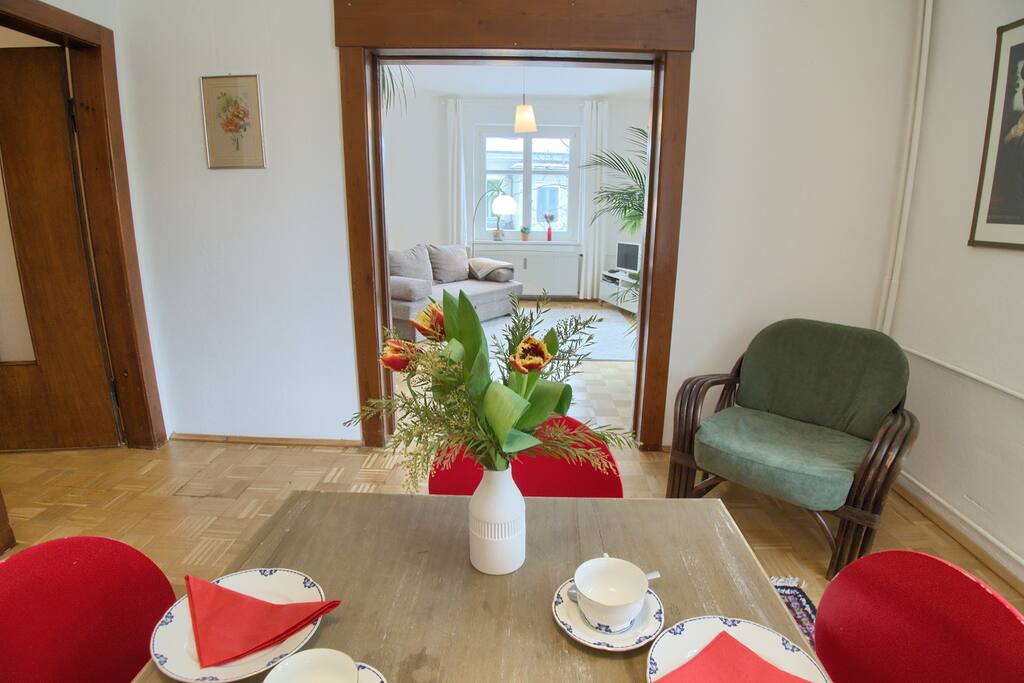 Blick vom 1. Wohnzimmer ins 2. Wohnzimmer
