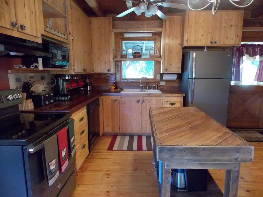 Fully functional kitchen with all new appliances!