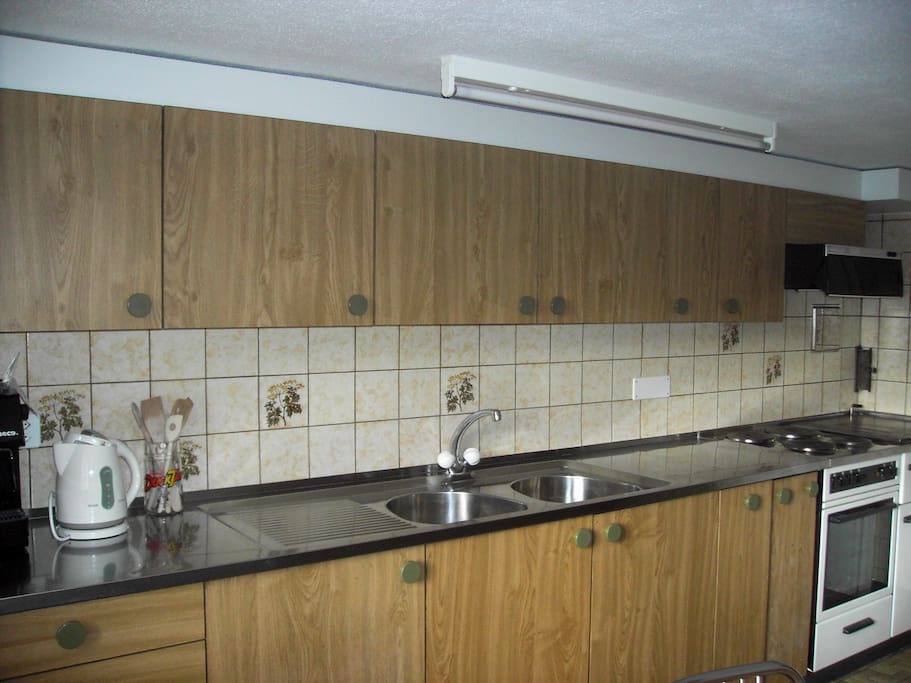 Küche, Elektroherd, Kaffemaschine, Mikrowelle