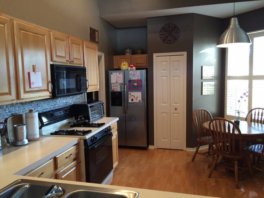 This is our kitchen. Fresh fruit, bagels & juice will be available each morning.