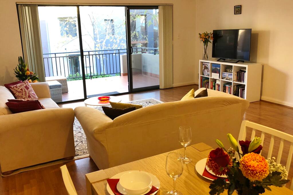 Awesome open living area, overlooking a huge balcony