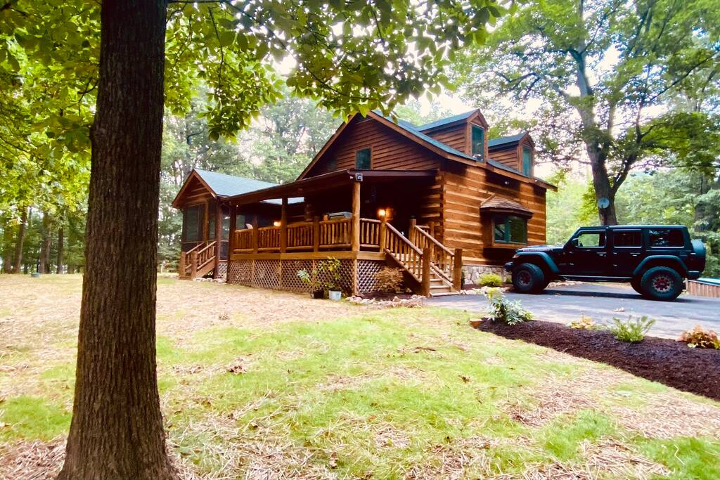 NEW! Entire Mountain Cabin in Front Royal! Cabins for Rent in Front