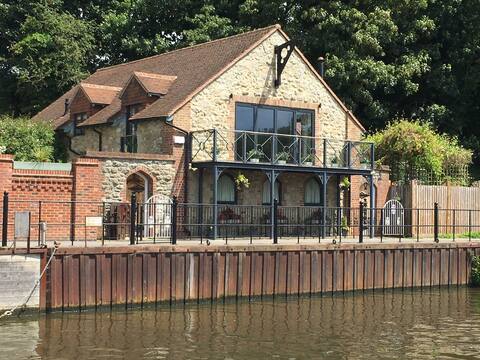 Riverside Cottage , Maidstone